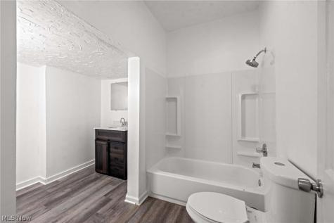 3325 W 98th Street Cleveland OH 44102