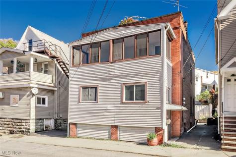 1975 E 124th Place Cleveland OH 44106