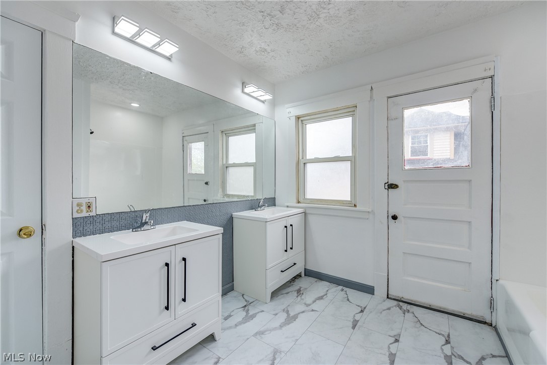 1671 Lee Road Cleveland Heights OH 44118