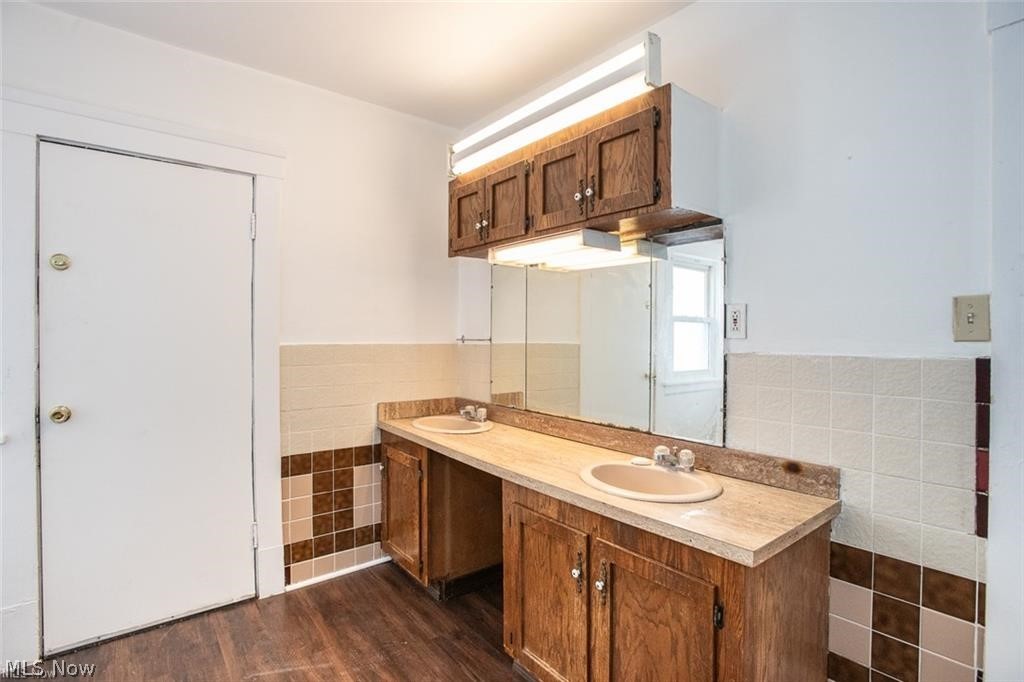 1671 Lee Road Cleveland Heights OH 44118