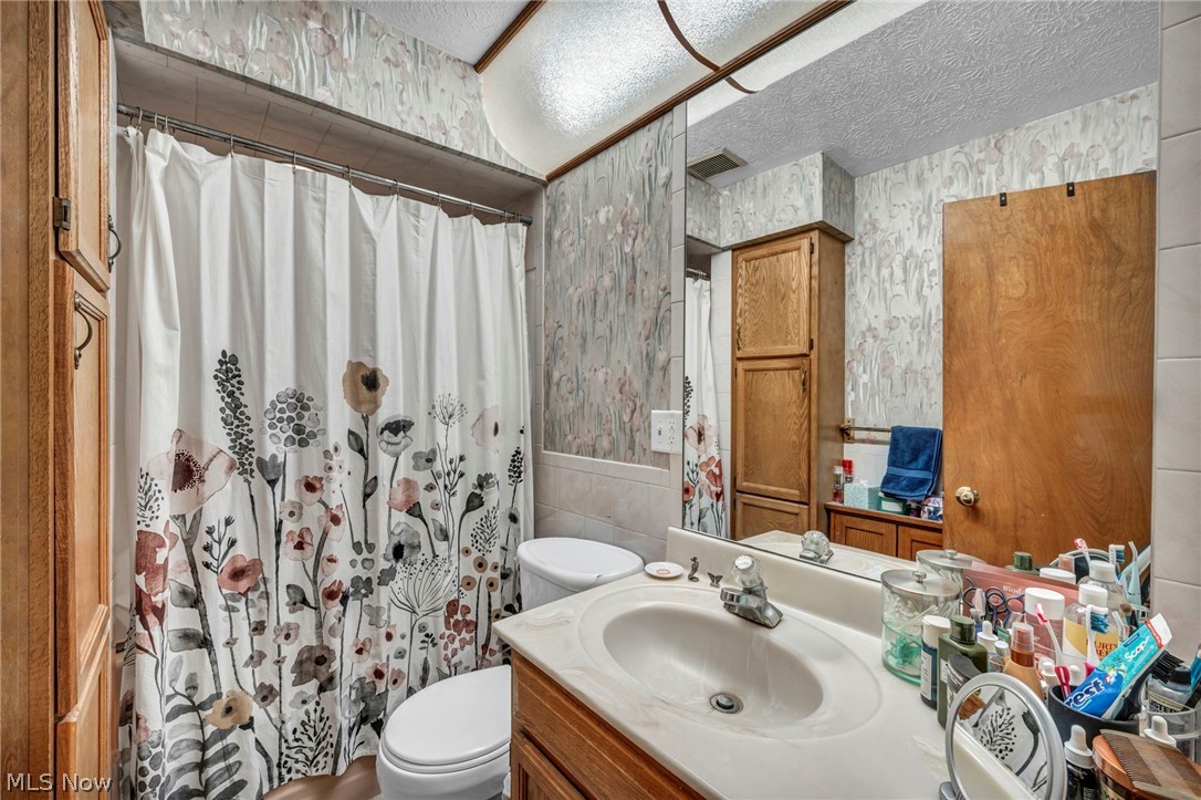 1202 Lawrence Road NE Canton OH 44705