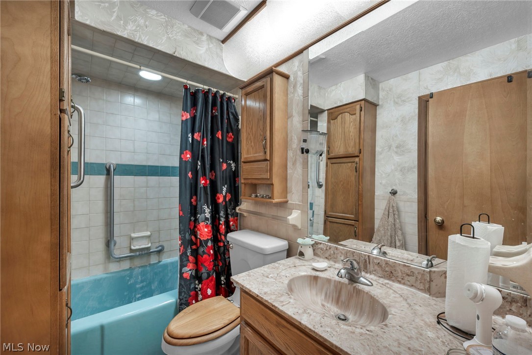 1202 Lawrence Road NE Canton OH 44705