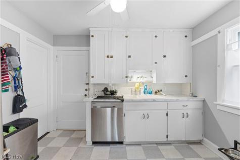 2161 Carabel Avenue Lakewood OH 44107