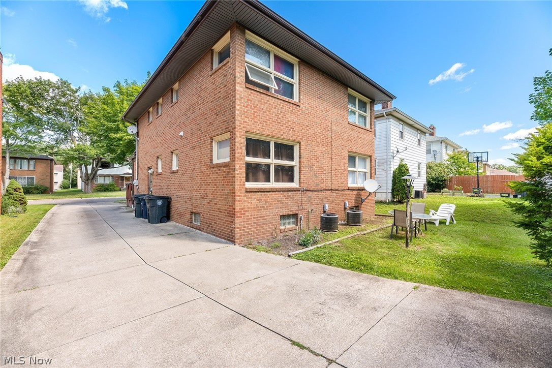 1768-1770 Liberty Drive Akron OH 44313