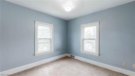 2215 Eldred Avenue Lakewood OH 44107