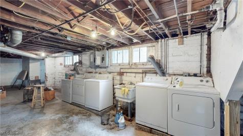 2215 Eldred Avenue Lakewood OH 44107