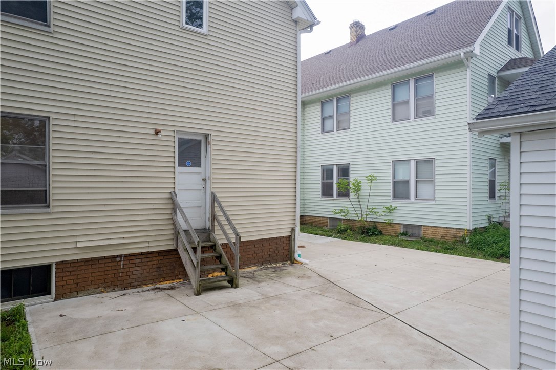 2215 Eldred Avenue Lakewood OH 44107