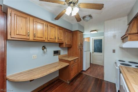 241 S Freedom Street Ravenna OH 44266