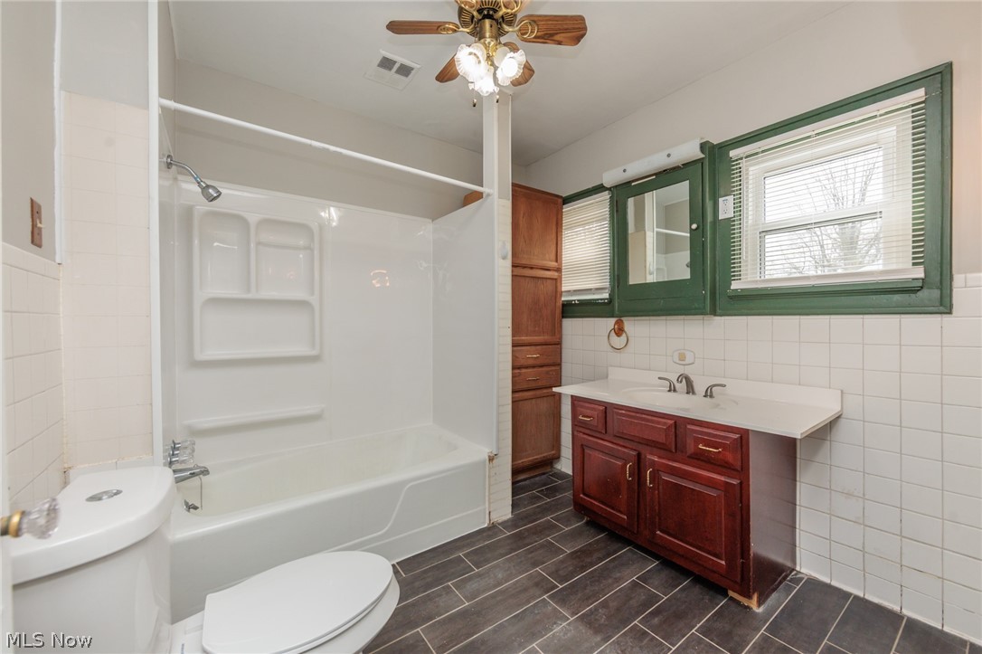 241 S Freedom Street Ravenna OH 44266