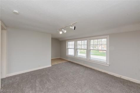 241 S Freedom Street Ravenna OH 44266
