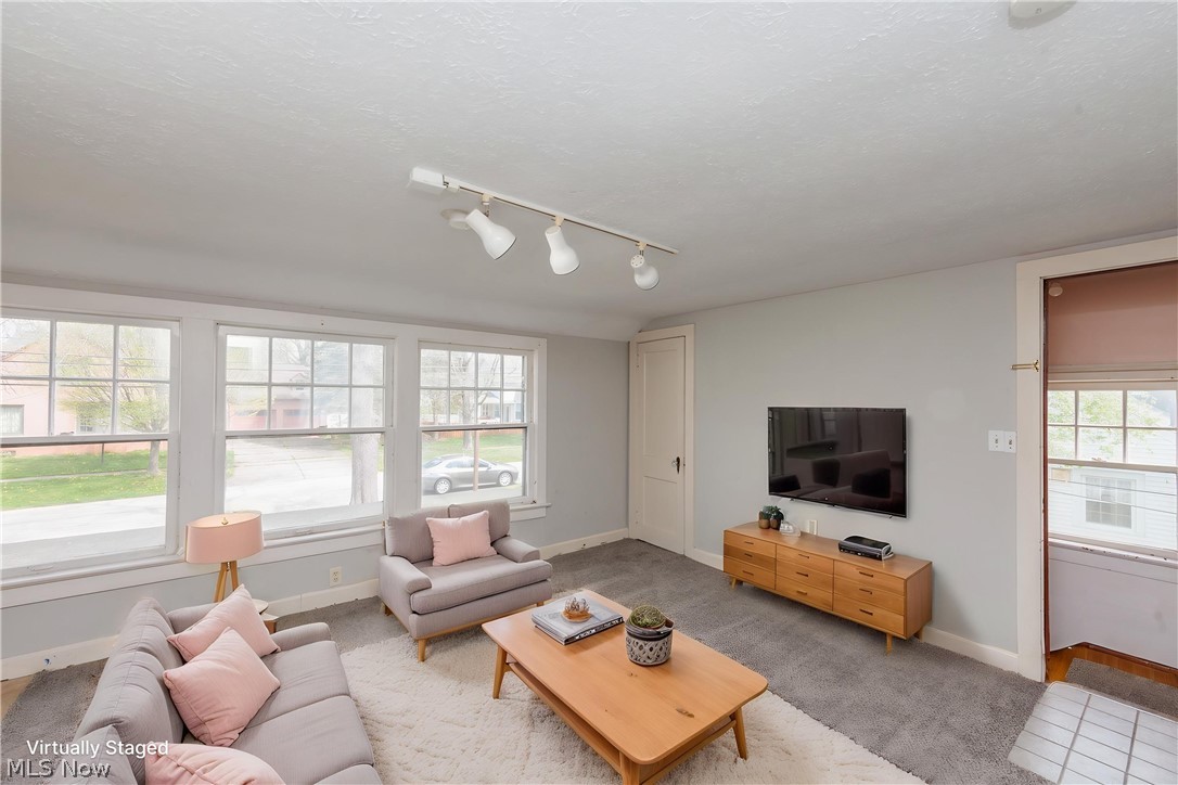 241 S Freedom Street Ravenna OH 44266