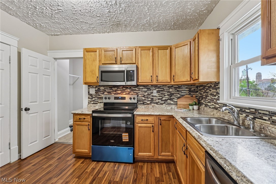 1607 Cohassett Avenue Lakewood OH 44107