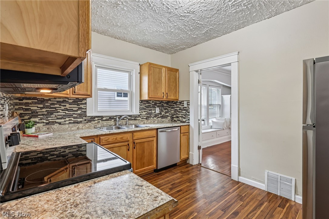 1607 Cohassett Avenue Lakewood OH 44107