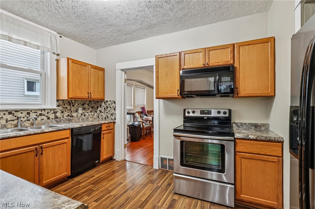 1607 Cohassett Avenue Lakewood OH 44107