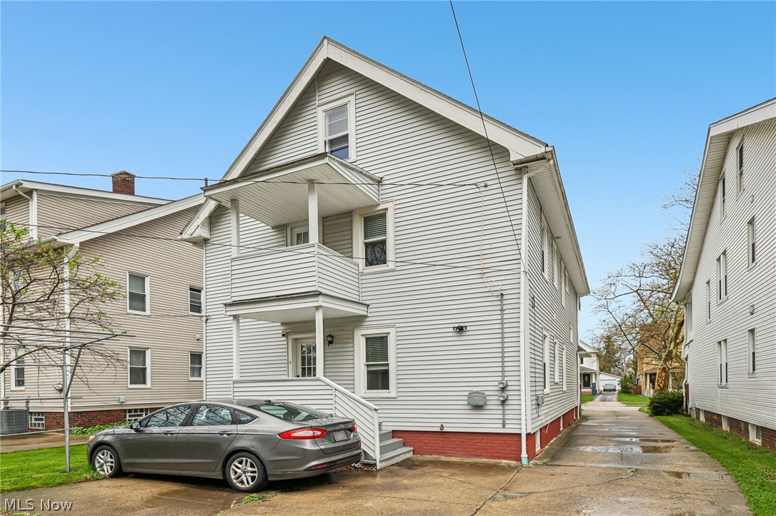 1607 Cohassett Avenue Lakewood OH 44107