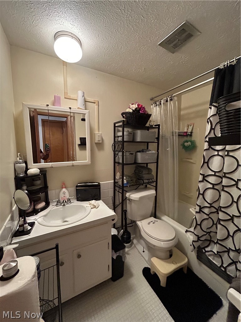 1422 E 264th Street Euclid OH 44132