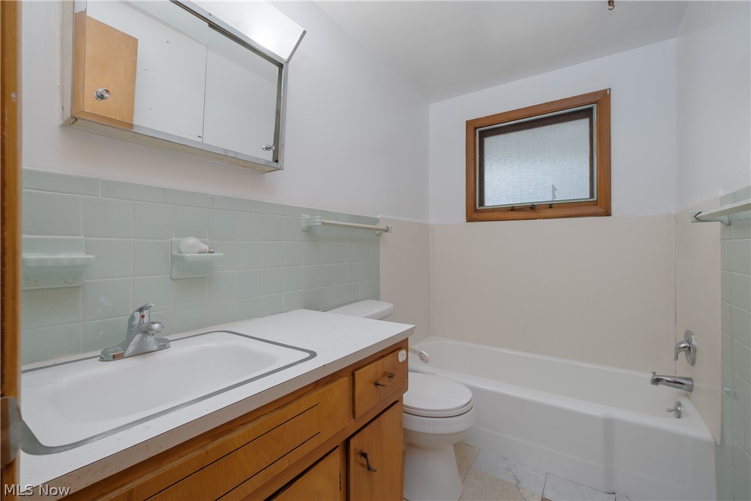 210 Clara Court Louisville OH 44641