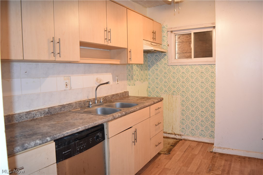 1654 Avalon Road Cleveland OH 44112
