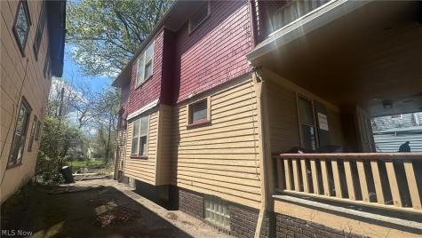 658 E 92 Street Cleveland OH 44108