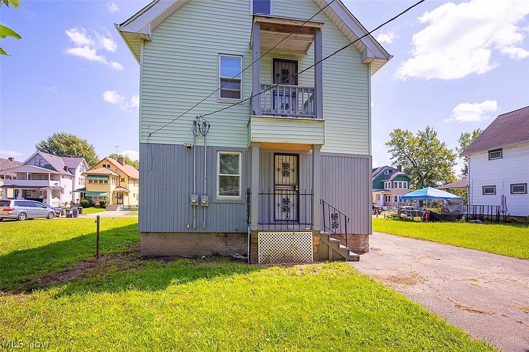 1320 E 142nd Street East Cleveland OH 44112