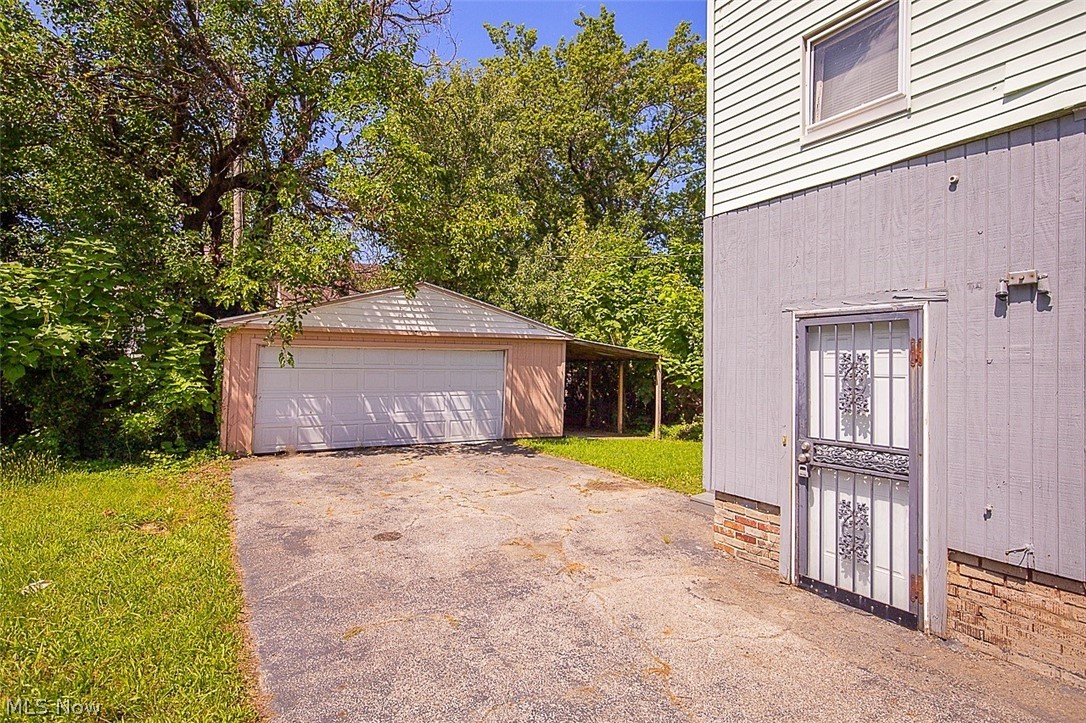 1320 E 142nd Street East Cleveland OH 44112