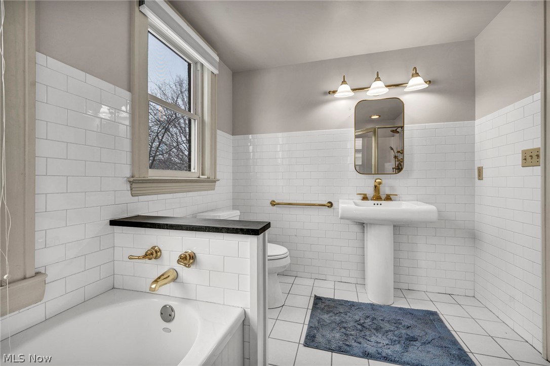 2420 Overlook Road Cleveland Heights OH 44106