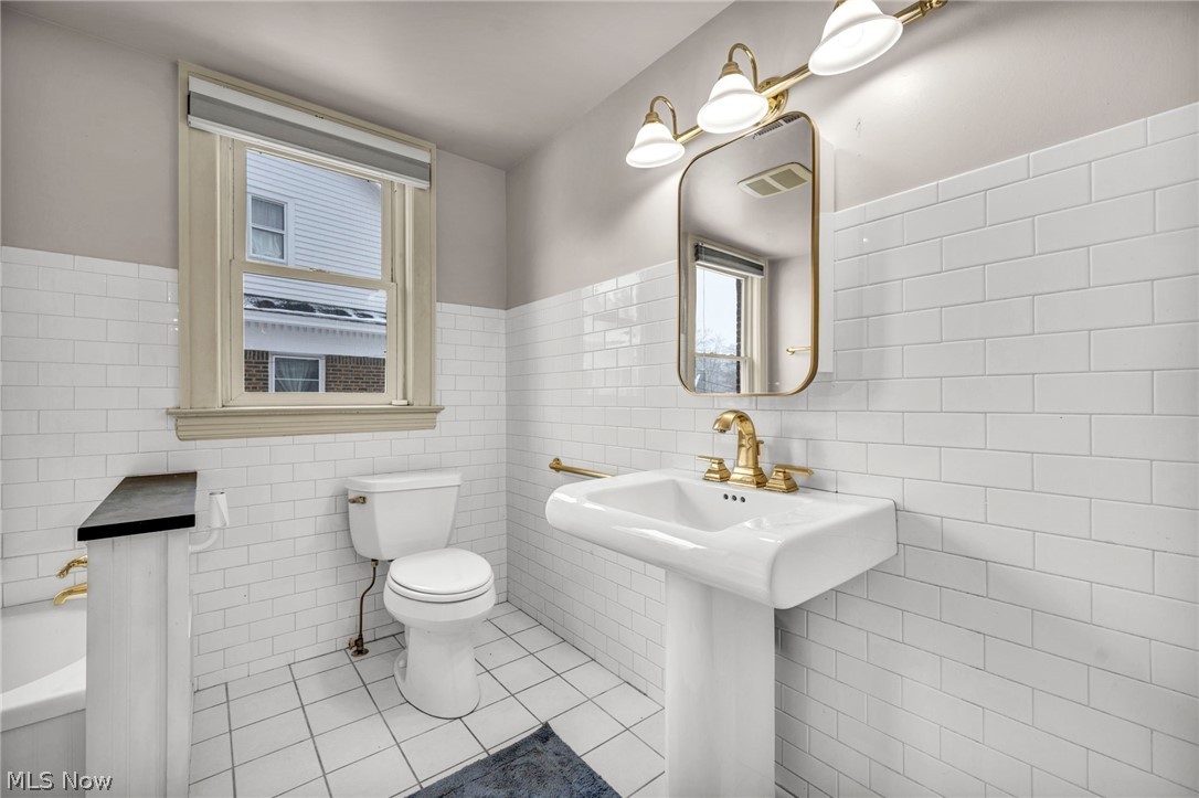 2420 Overlook Road Cleveland Heights OH 44106