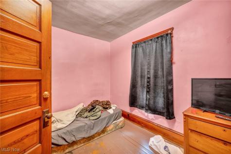 987 E 78th Street Cleveland OH 44103