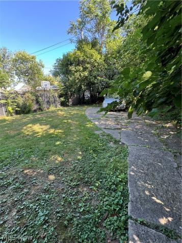 11304 Thrush Avenue Cleveland OH 44111
