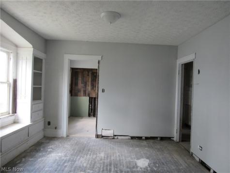889 E 128th Street Cleveland OH 44108