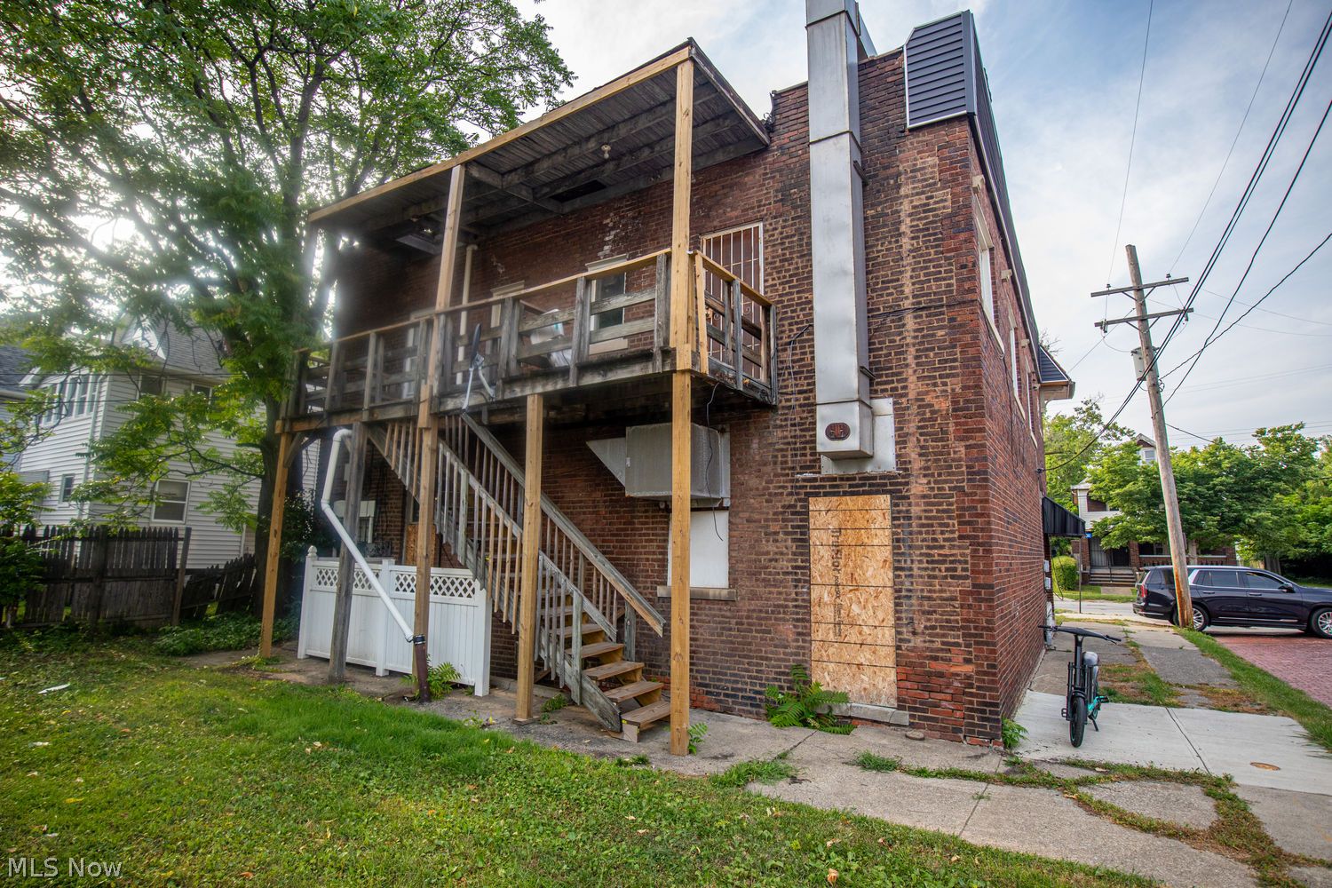 17214 Grovewood Avenue Cleveland OH 44119