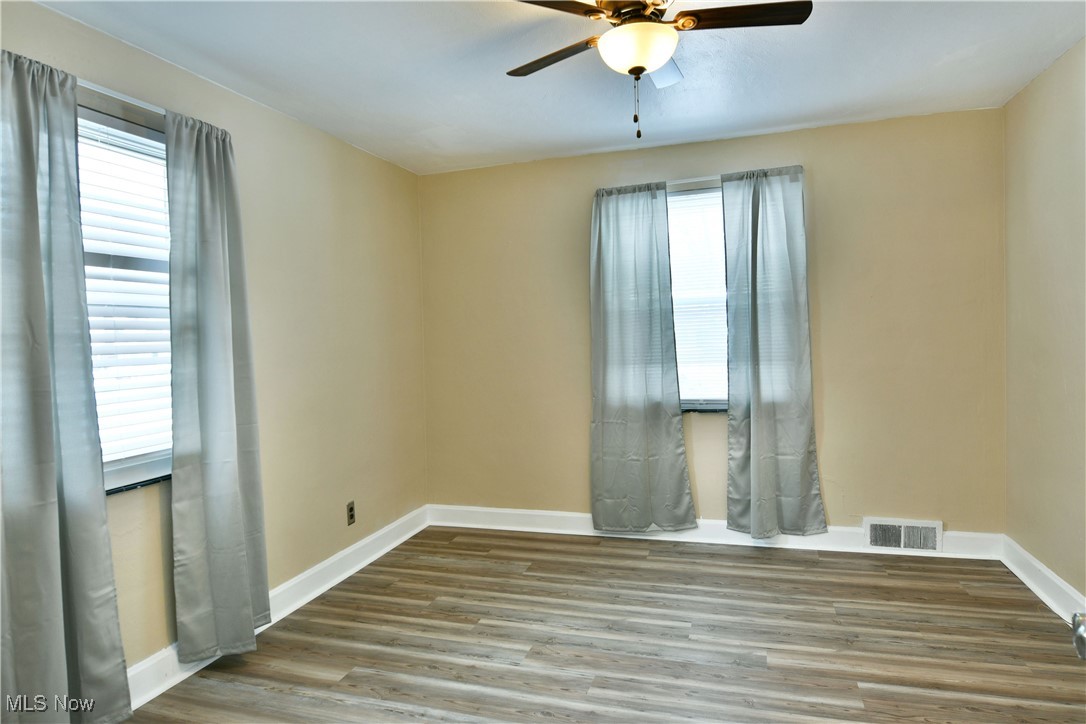 676 Central Parkway Avenue SE Warren OH 44484