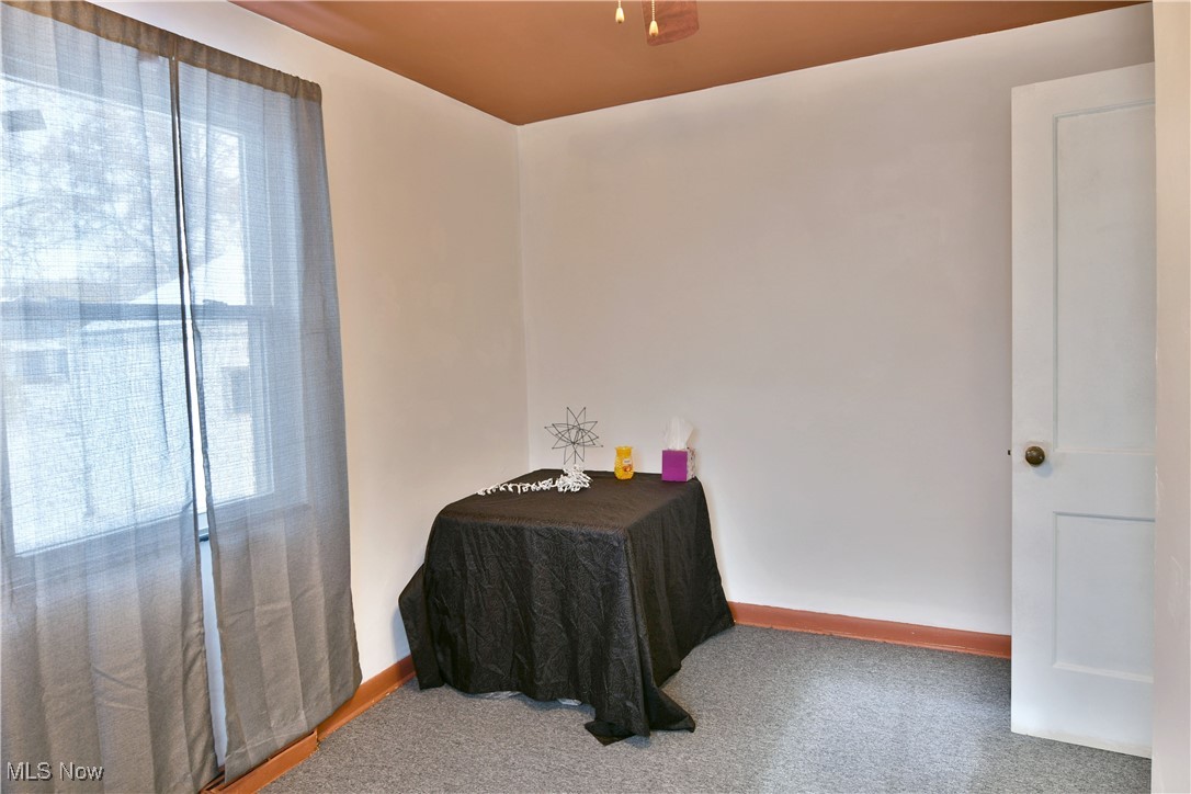 676 Central Parkway Avenue SE Warren OH 44484