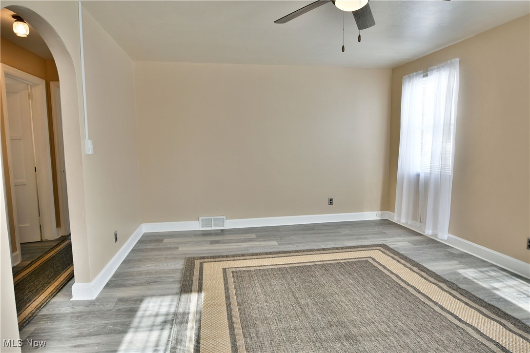 676 Central Parkway Avenue SE Warren OH 44484