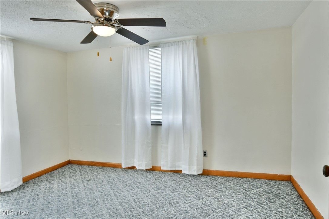 676 Central Parkway Avenue SE Warren OH 44484