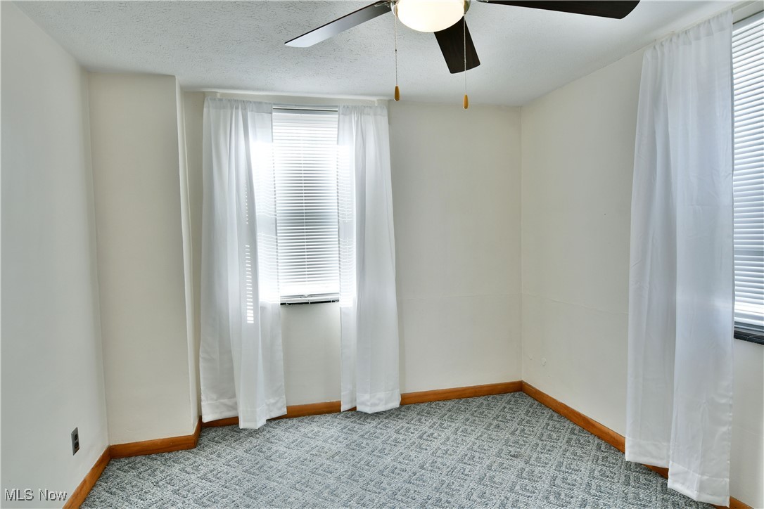 676 Central Parkway Avenue SE Warren OH 44484