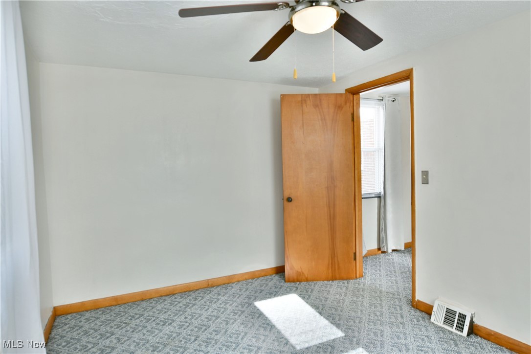 676 Central Parkway Avenue SE Warren OH 44484