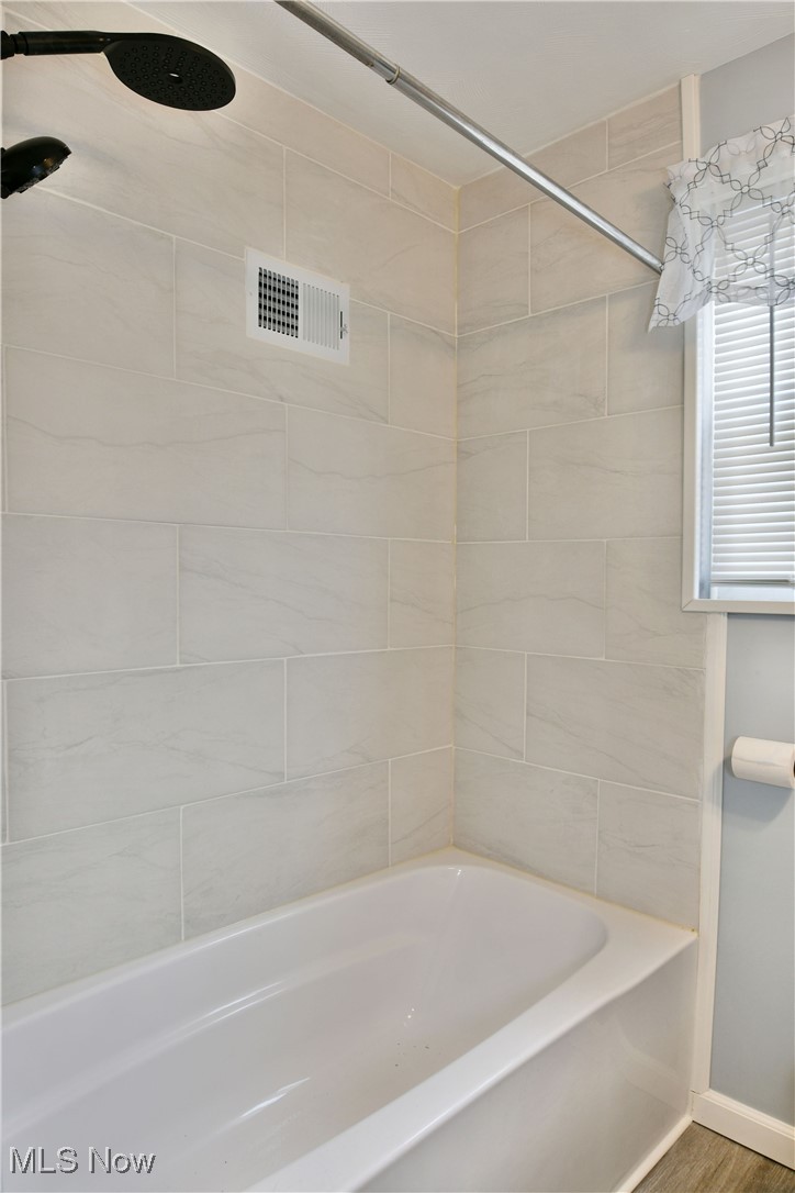 676 Central Parkway Avenue SE Warren OH 44484