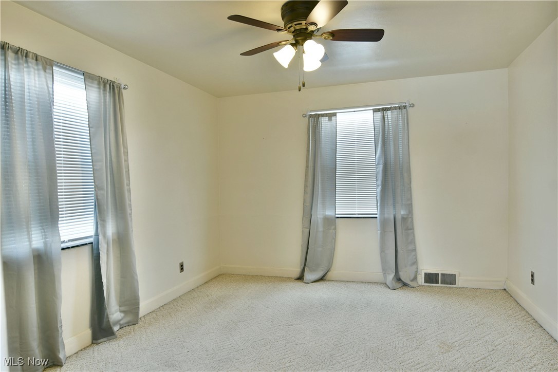 676 Central Parkway Avenue SE Warren OH 44484