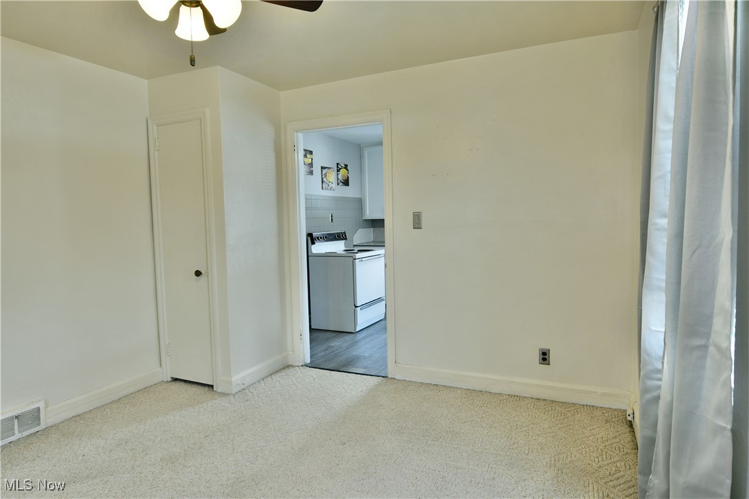 676 Central Parkway Avenue SE Warren OH 44484