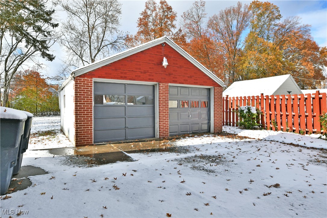 676 Central Parkway Avenue SE Warren OH 44484