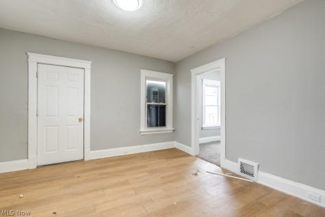 1093 E 147th Street Cleveland OH 44110