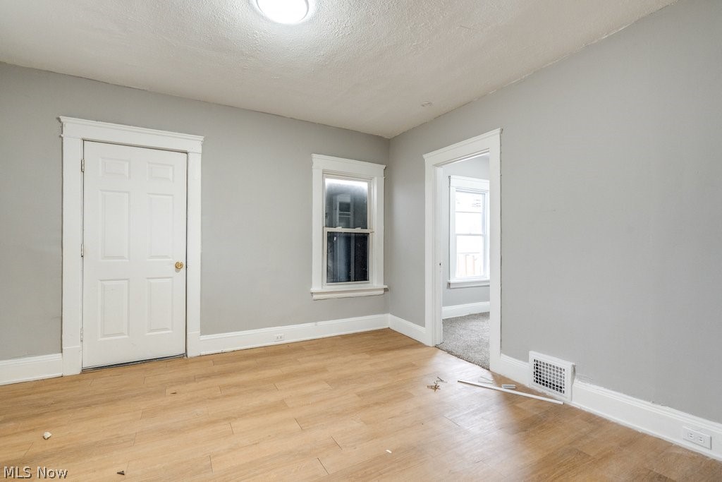 1093 E 147th Street Cleveland OH 44110