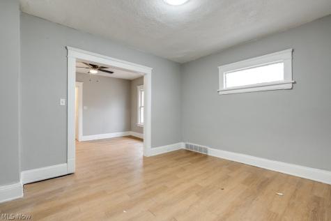 1093 E 147th Street Cleveland OH 44110