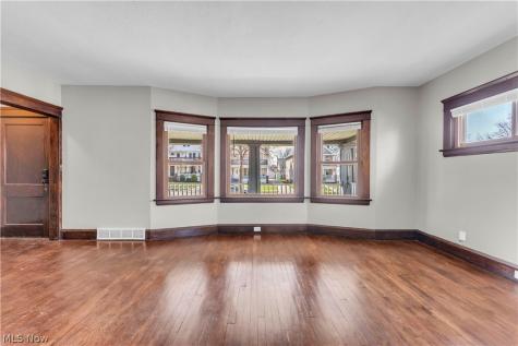 1631 Waterbury Road Lakewood OH 44107