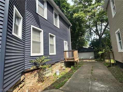 3812 Archwood Avenue Cleveland OH 44109
