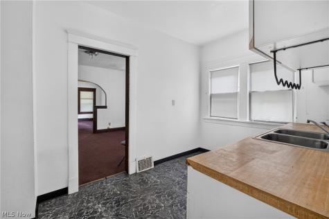 11616 Buckingham Avenue Cleveland OH 44120