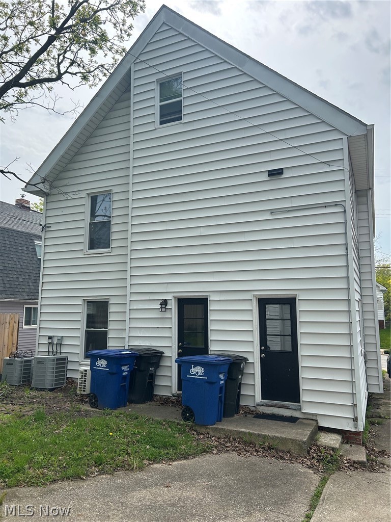 1479 Hopkins Avenue Lakewood OH 44107