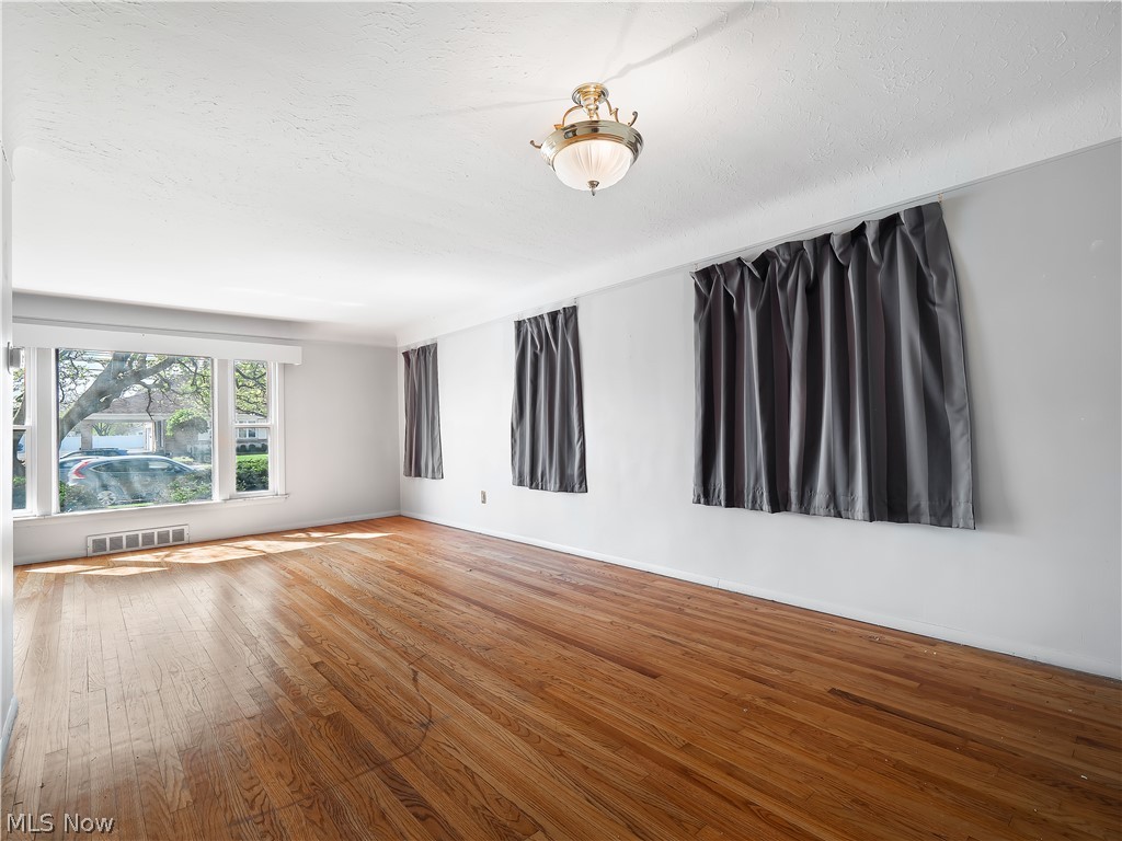 5991 Ridge Road Parma OH 44129