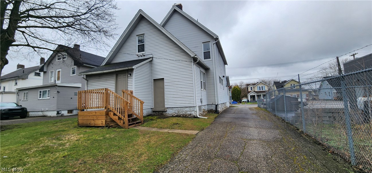 638 Robbins Avenue Niles OH 44446